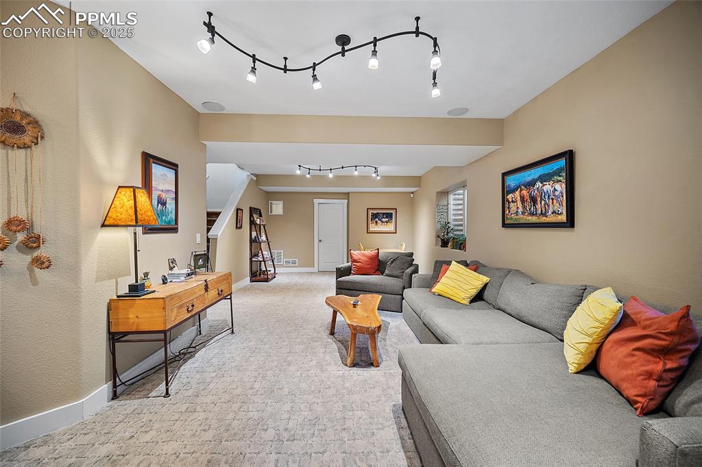 Image 25 of 47: Living Room