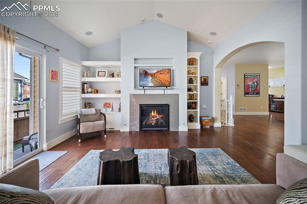 Image 3 of 47: Family Room