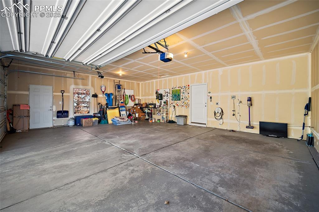 Image 40 of 47: Massive 3 car garage