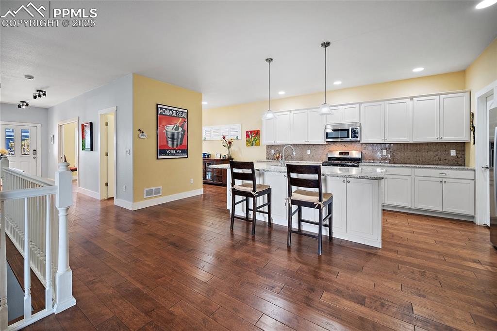 Image 7 of 47: Kitchen