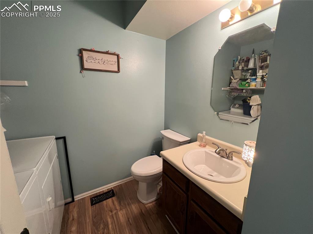 Image 11 of 15: Bathroom