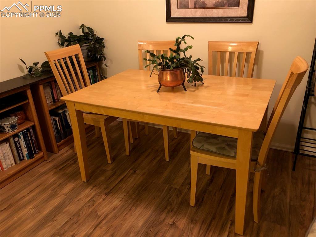 Image 4 of 15: Dining Area