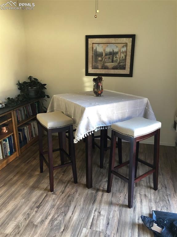 Image 5 of 15: Dining Area