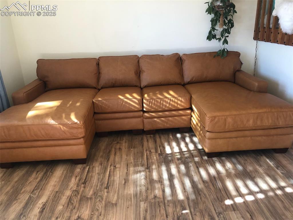 Image 7 of 15: Living Room