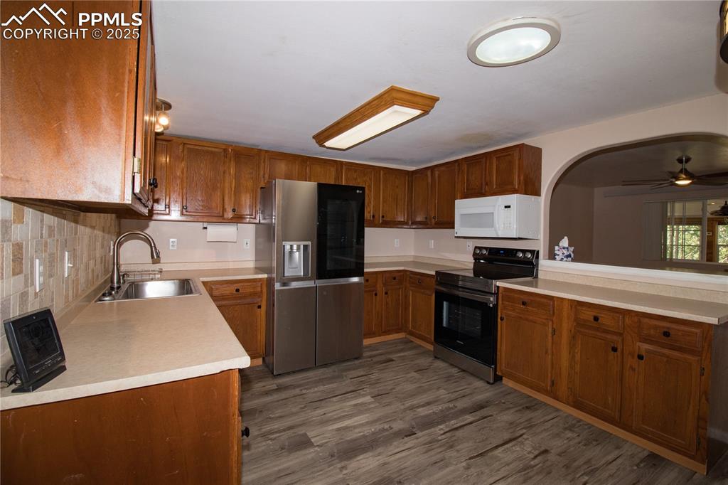 Image 12 of 31: Kitchen