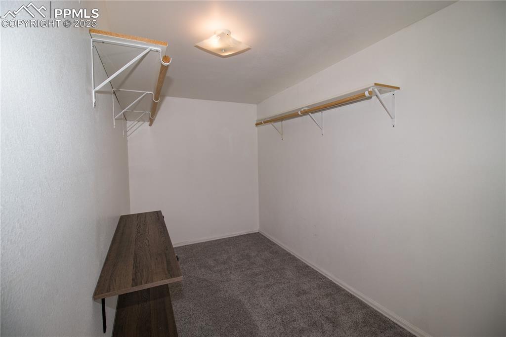 Image 15 of 31: Closet