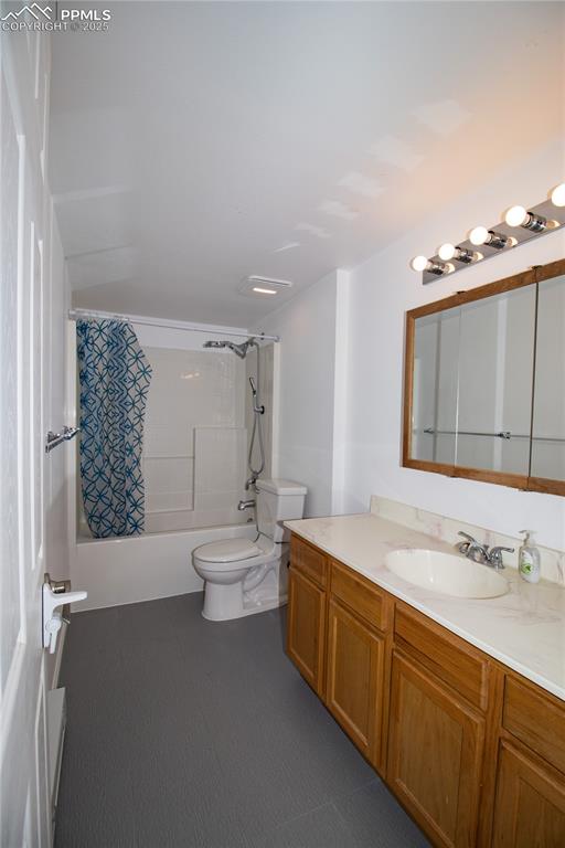 Image 20 of 31: Bathroom