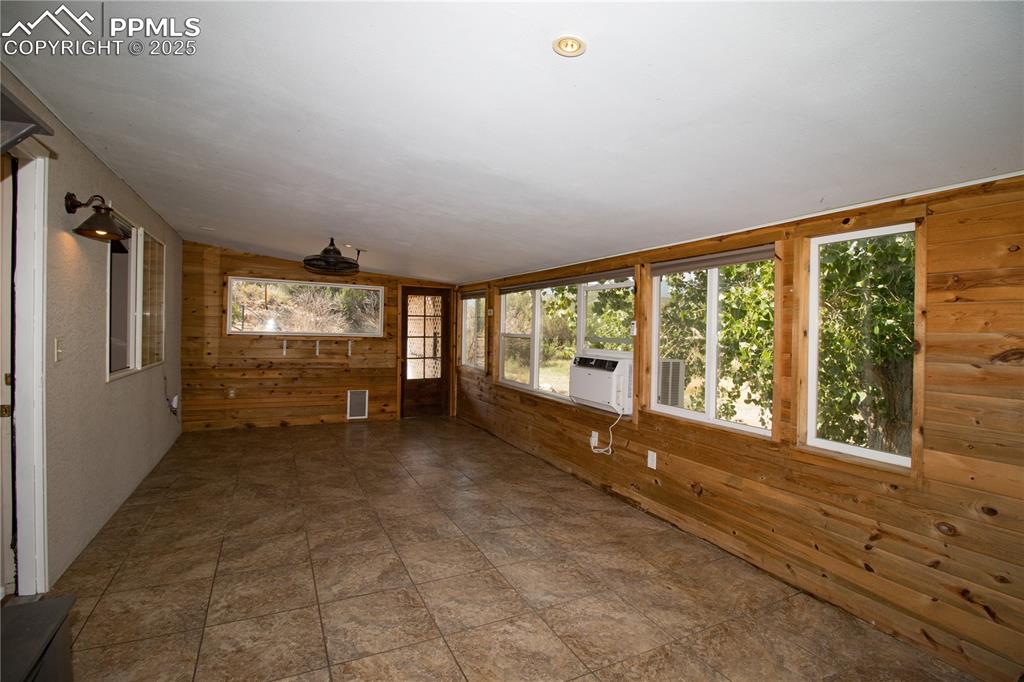 Image 3 of 31: Sun Room