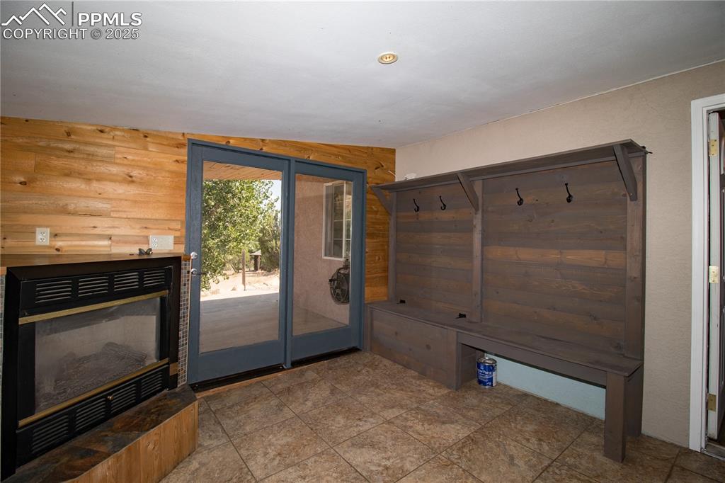 Image 4 of 31: Mud Room