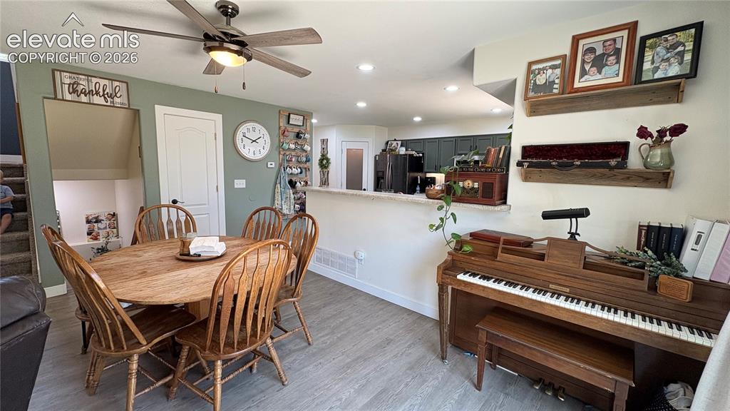 Image 11 of 50: Kitchen