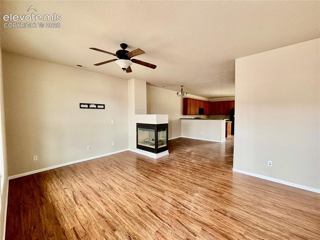 Image 2 of 4: Living Room