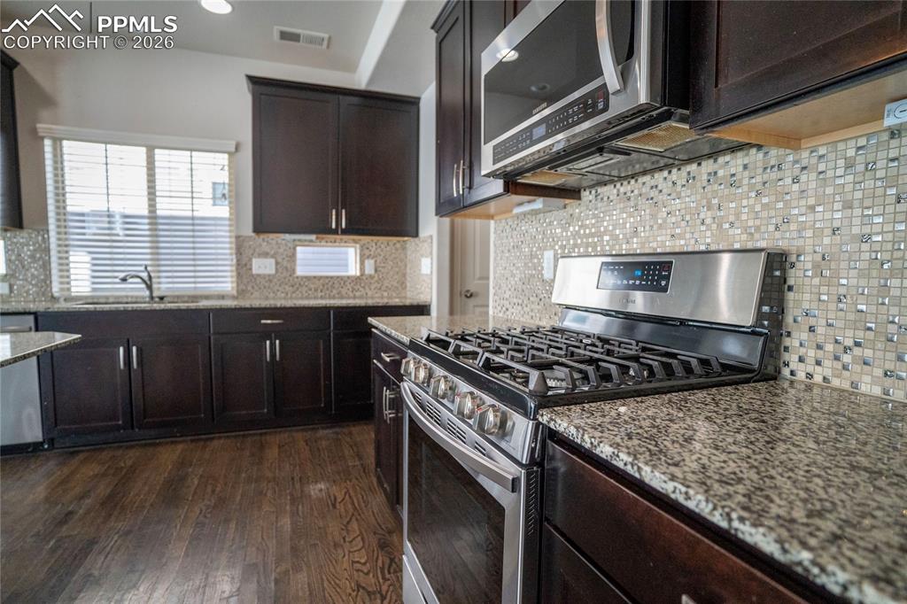 Image 13 of 37: Kitchen