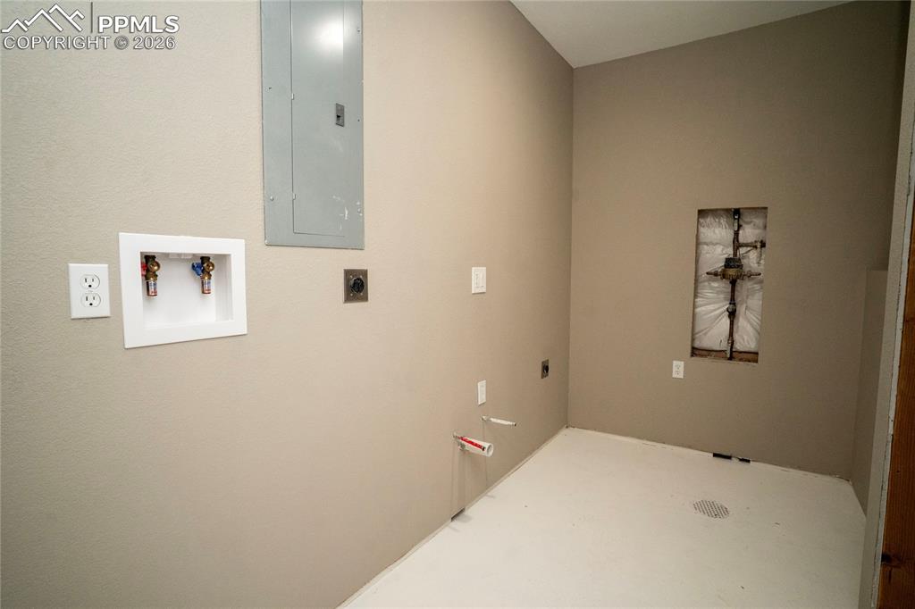 Image 47 of 50: additional laundry space in basement