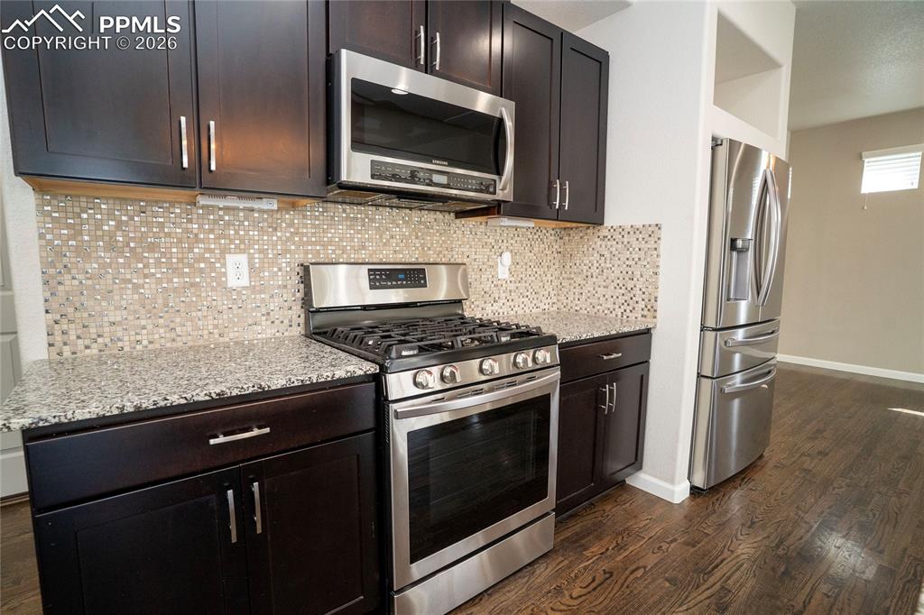 Image 6 of 49: Kitchen