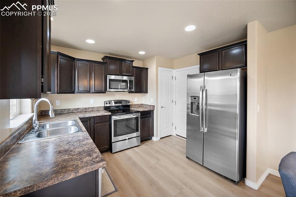 Image 12 of 43: Kitchen