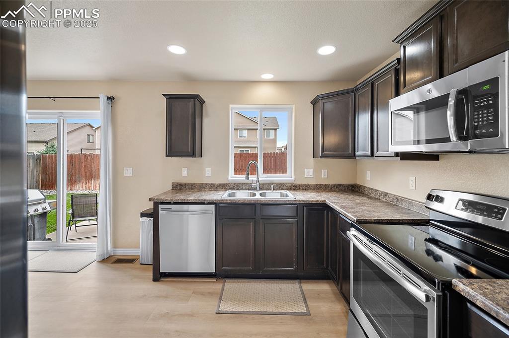 Image 13 of 43: Kitchen