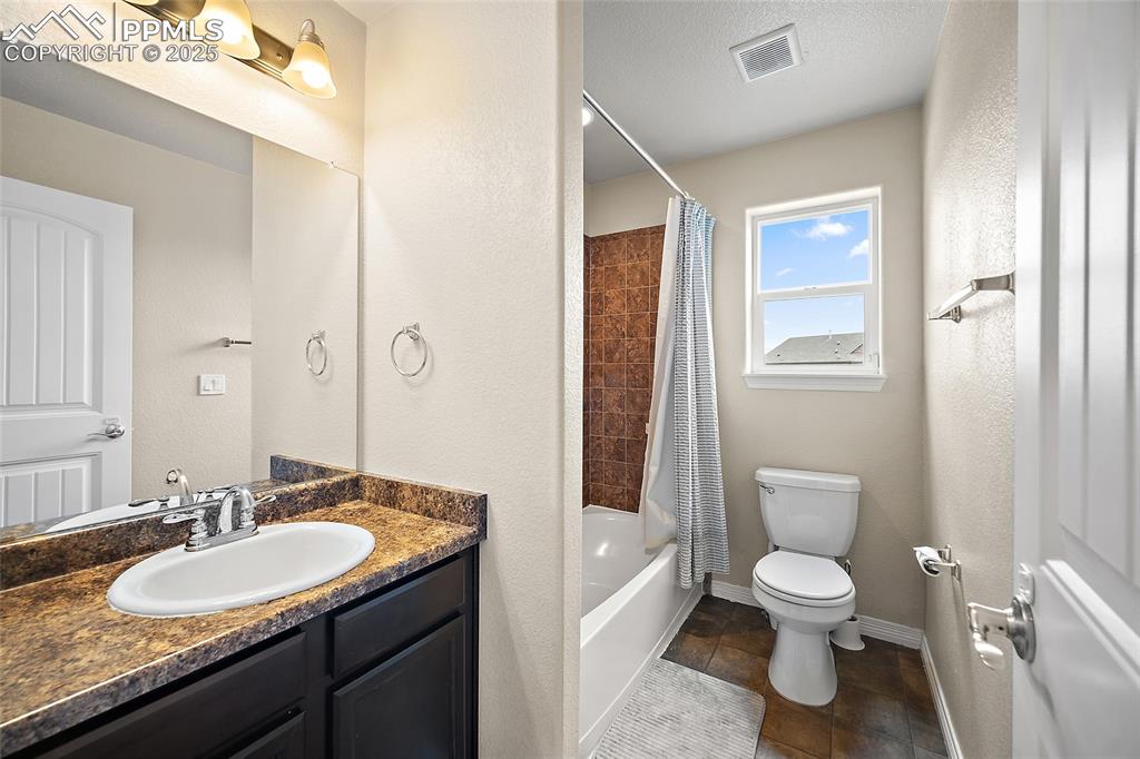 Image 20 of 43: Bedroom