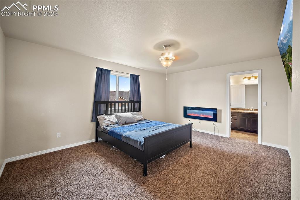 Image 22 of 43: Bathroom