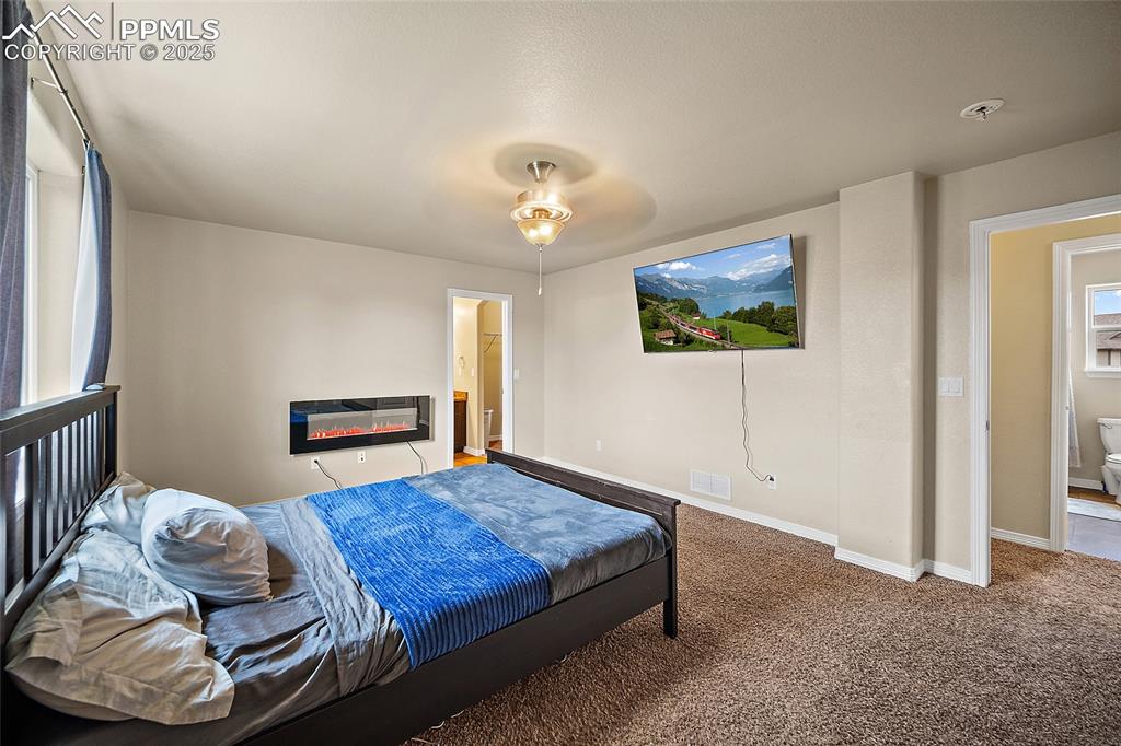 Image 24 of 43: Closet