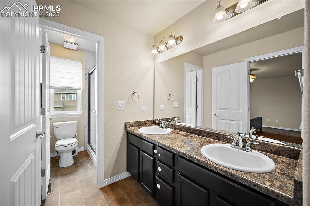 Image 26 of 43: Office