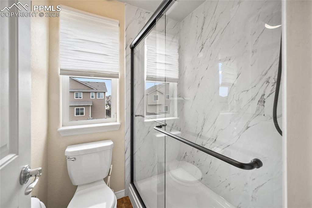 Image 27 of 43: Office