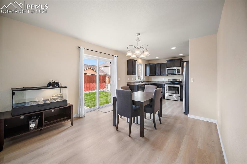 Image 7 of 43: Dining Area