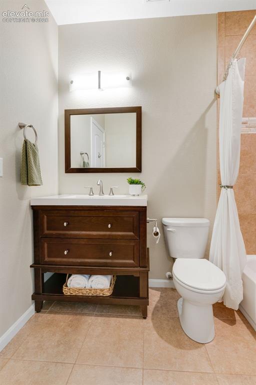 Image 31 of 49: Bathroom