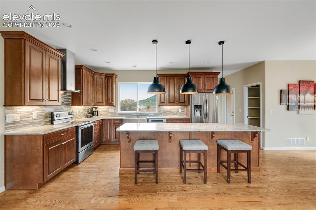 Image 7 of 49: Kitchen