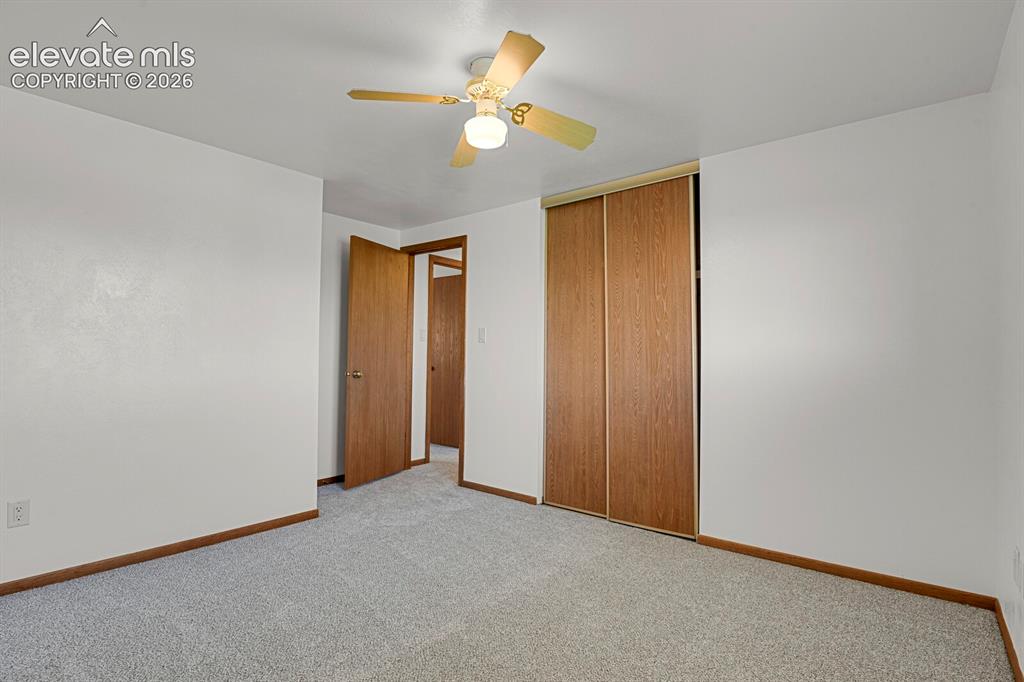 Image 16 of 19: Bedroom
