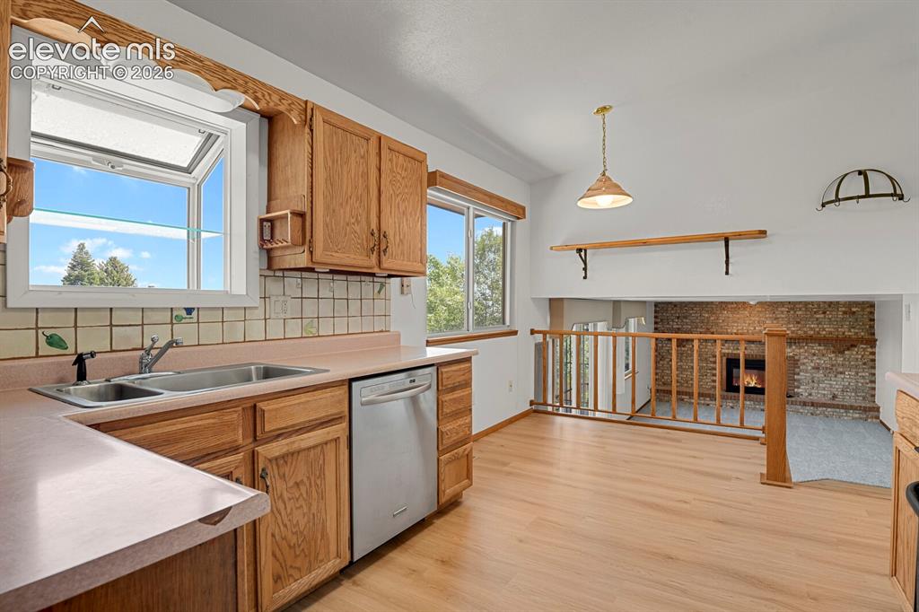 Image 6 of 19: Kitchen