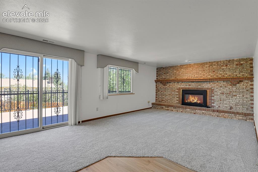 Image 7 of 19: Living Room