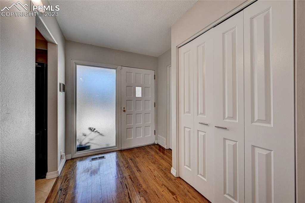 Listing 4658330, Image 6 of 37