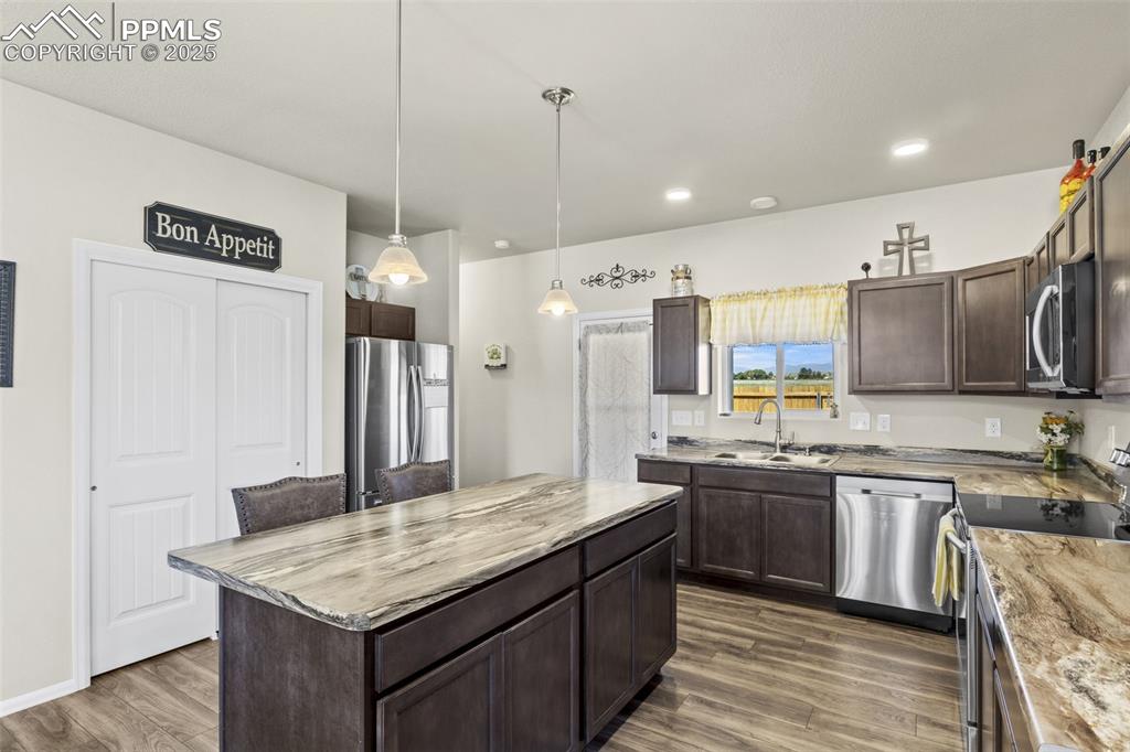 Image 14 of 46: Kitchen