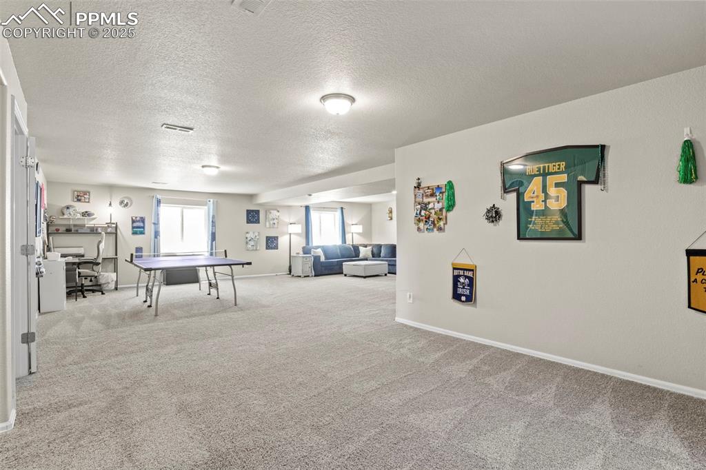 Image 32 of 46: Family Room