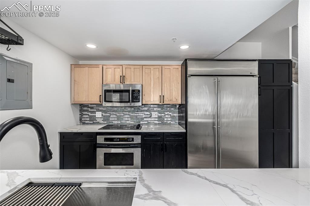 Image 11 of 42: Kitchen