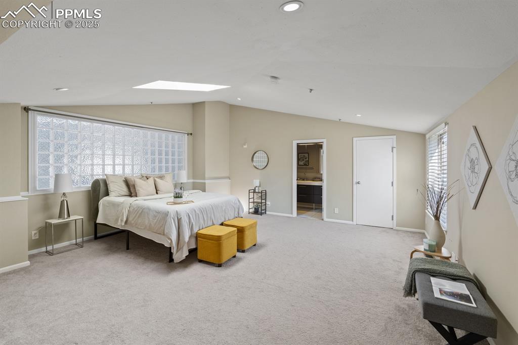 Image 14 of 42: Bedroom