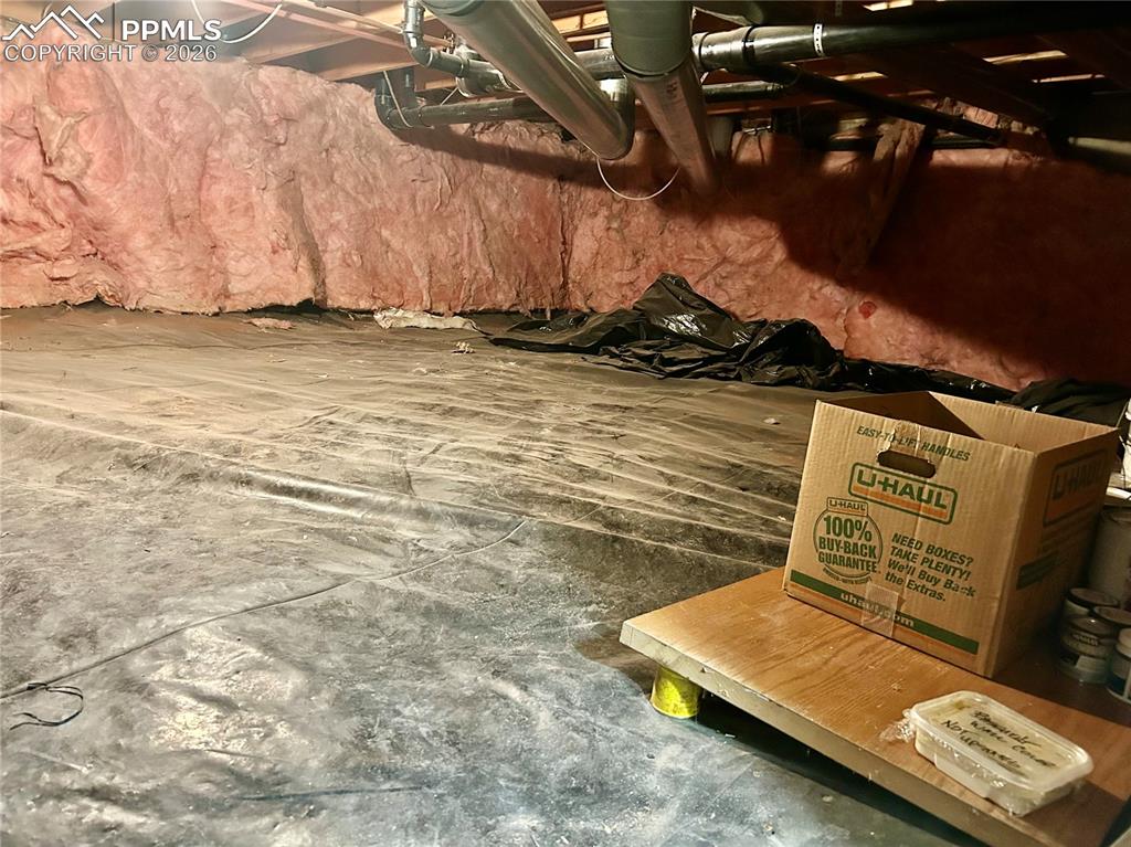 Image 45 of 49: Crawlspace
