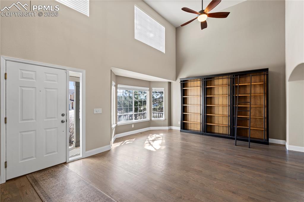 Image 5 of 49: Entry