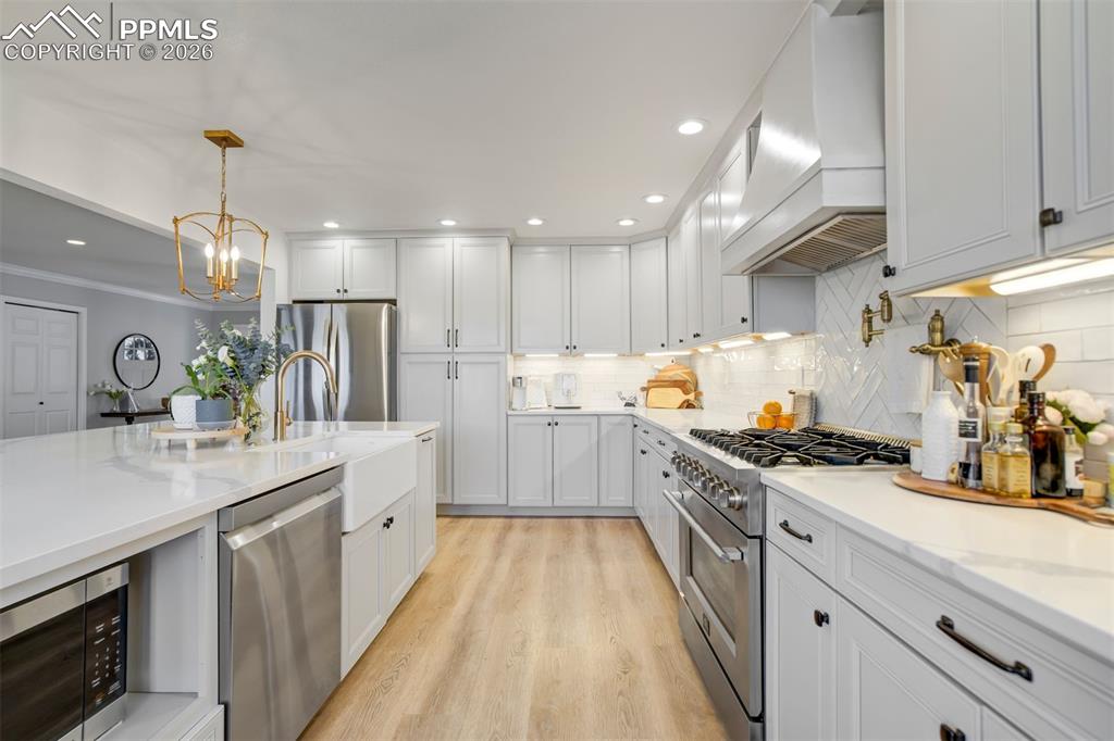 Image 15 of 49: Recently remodeled kitchen and dining room. It is a showstopper.