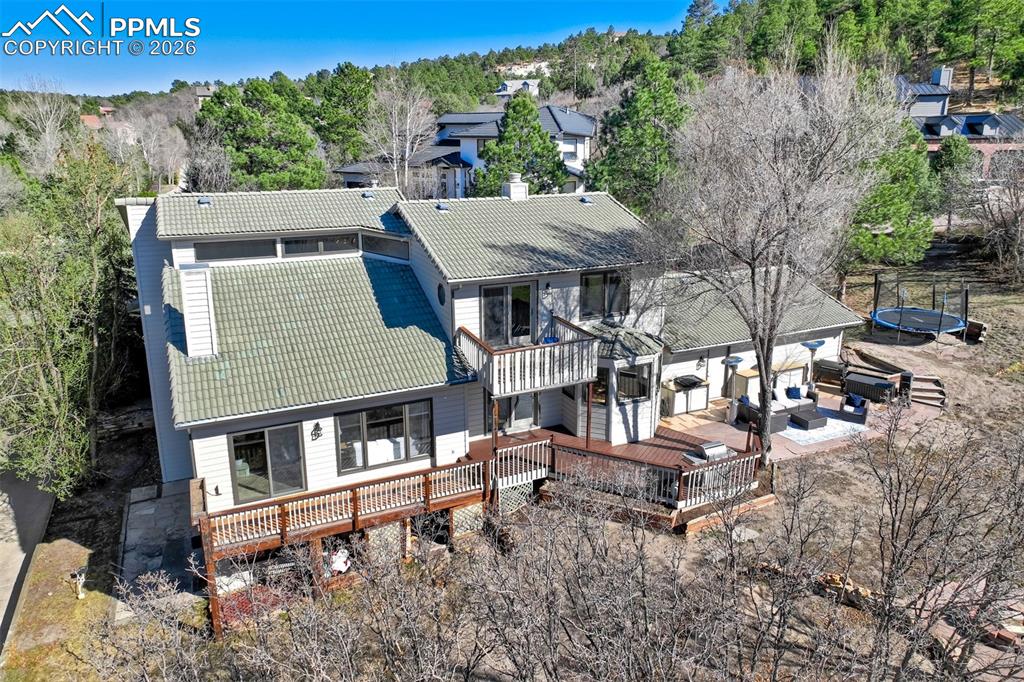 Image 5 of 49: Rear view of property 