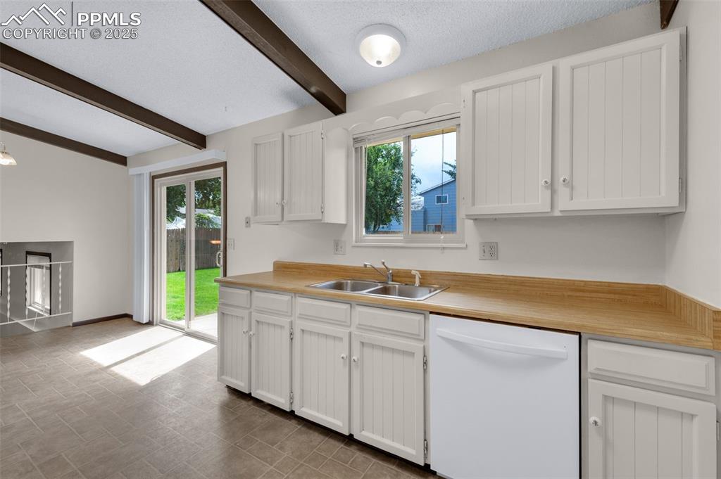 Image 10 of 49: Sunny Kitchen