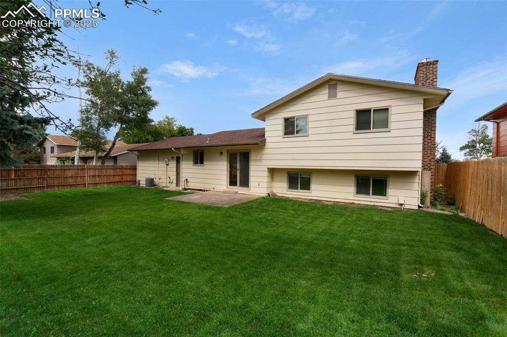 Image 36 of 49: Large back yard