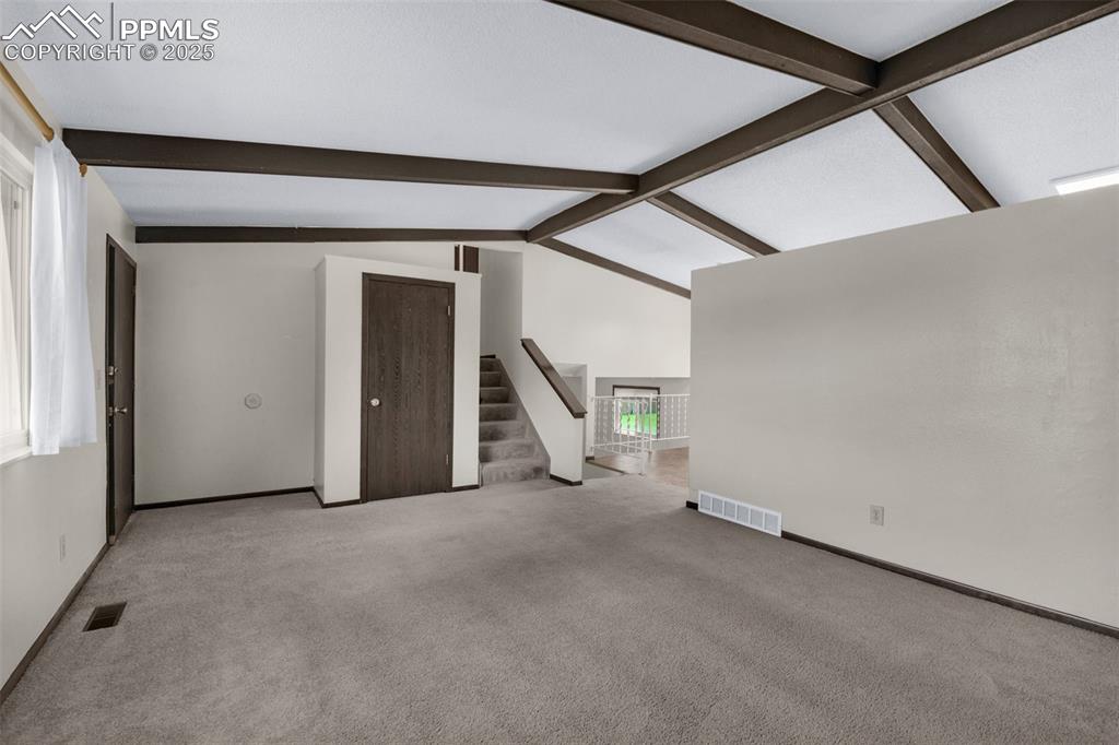 Image 5 of 49: Spacious living room