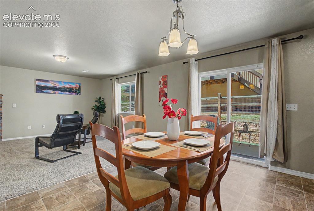 Image 11 of 42: Dining Area