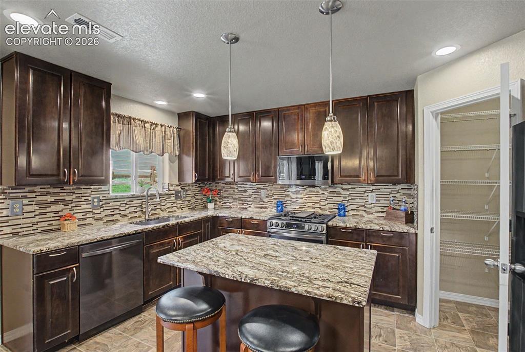 Image 14 of 42: Kitchen