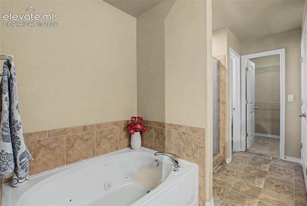 Image 22 of 42: Jetted Soaking Tub