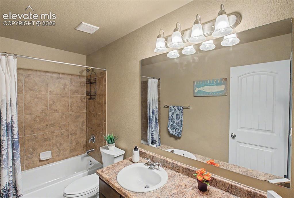Image 33 of 42: Full Bathroom - Upper Level