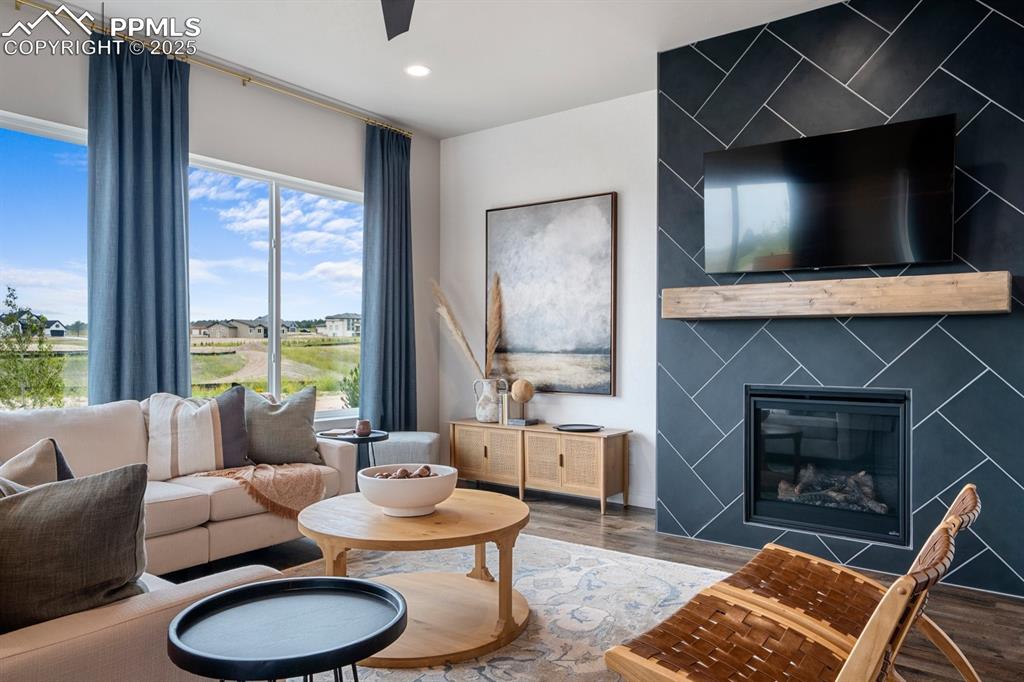Image 11 of 48: Living Room