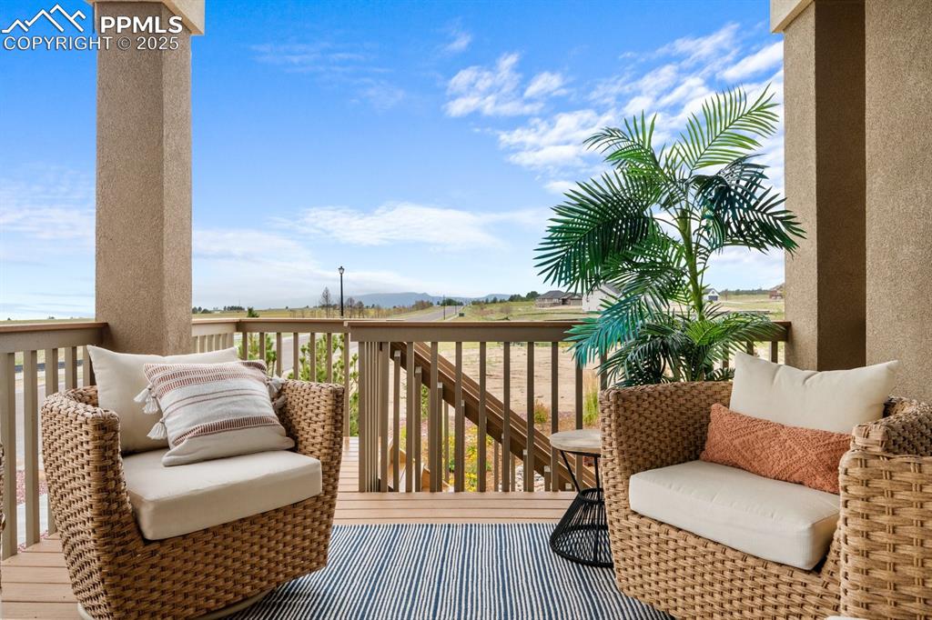 Image 42 of 48: Deck