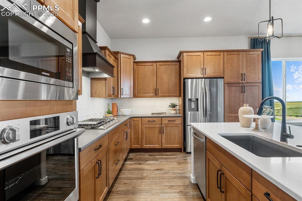 Image 5 of 48: Kitchen